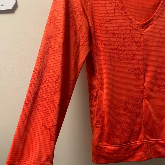 The North Face dryfit Longsleeve size medium - Picture 2 of 9